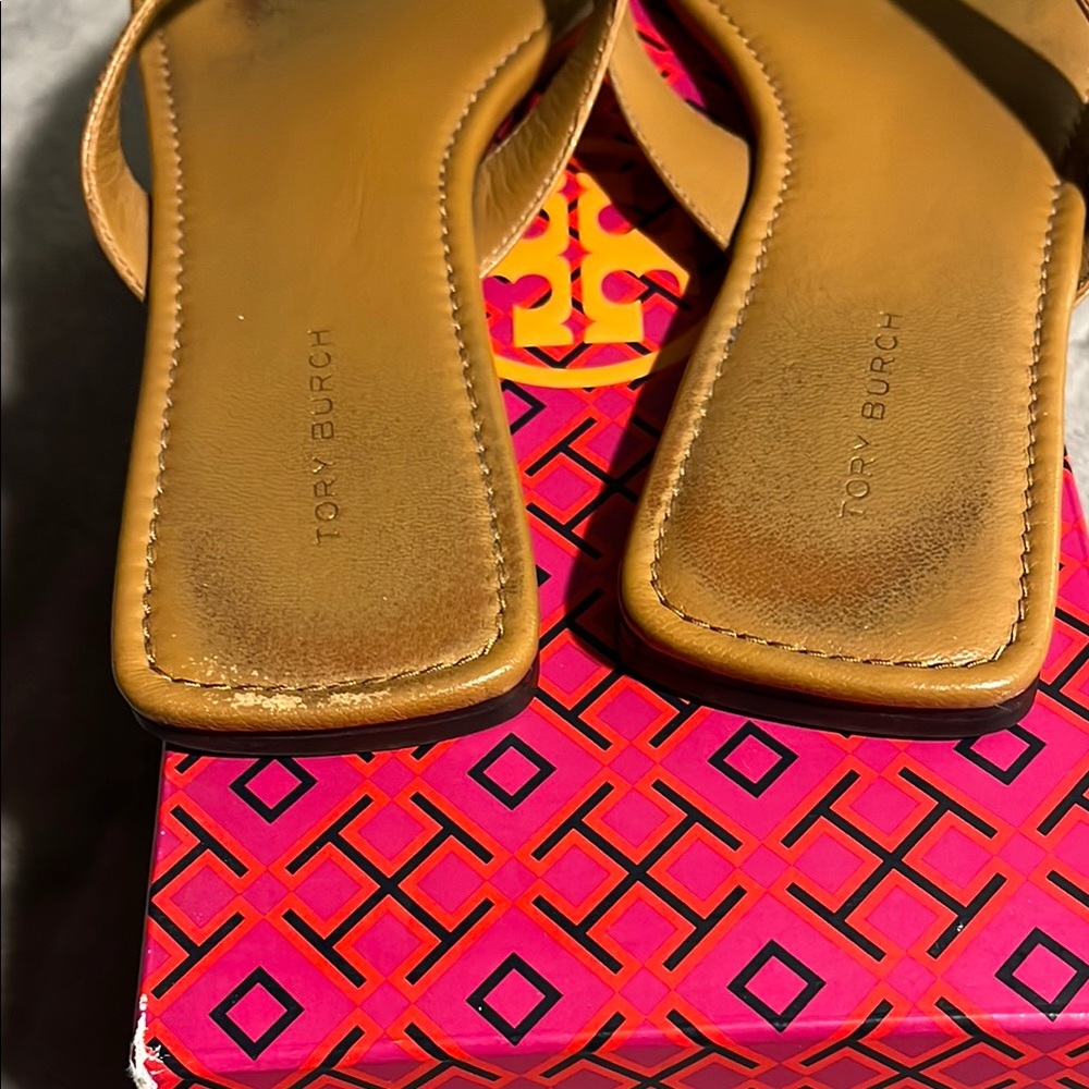 Tory Burch Simple Logo Leather Thong Sandal - Picture 4 of 6